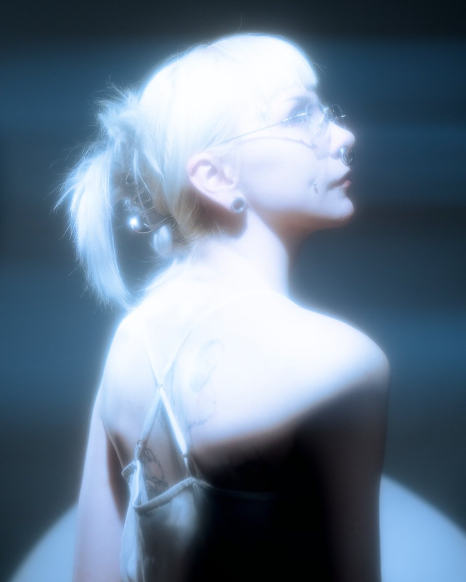 The same photo with the Anamorphic Flare look