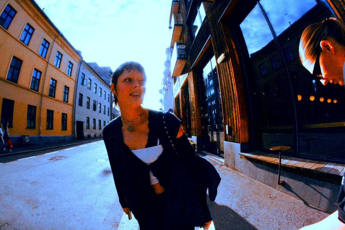 The same photo with the Cyan2006 look